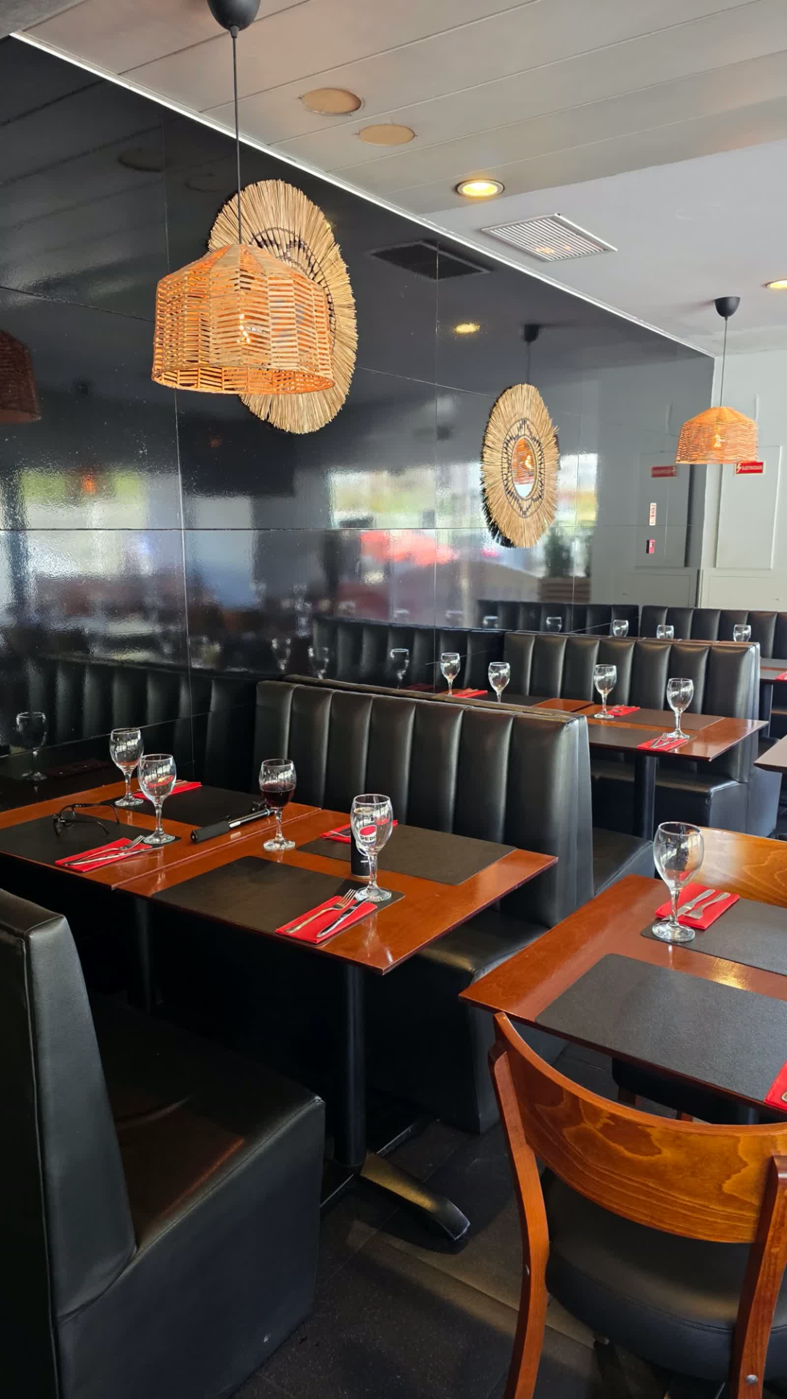 Sala do restaurante O Churrascão em Carnaxide